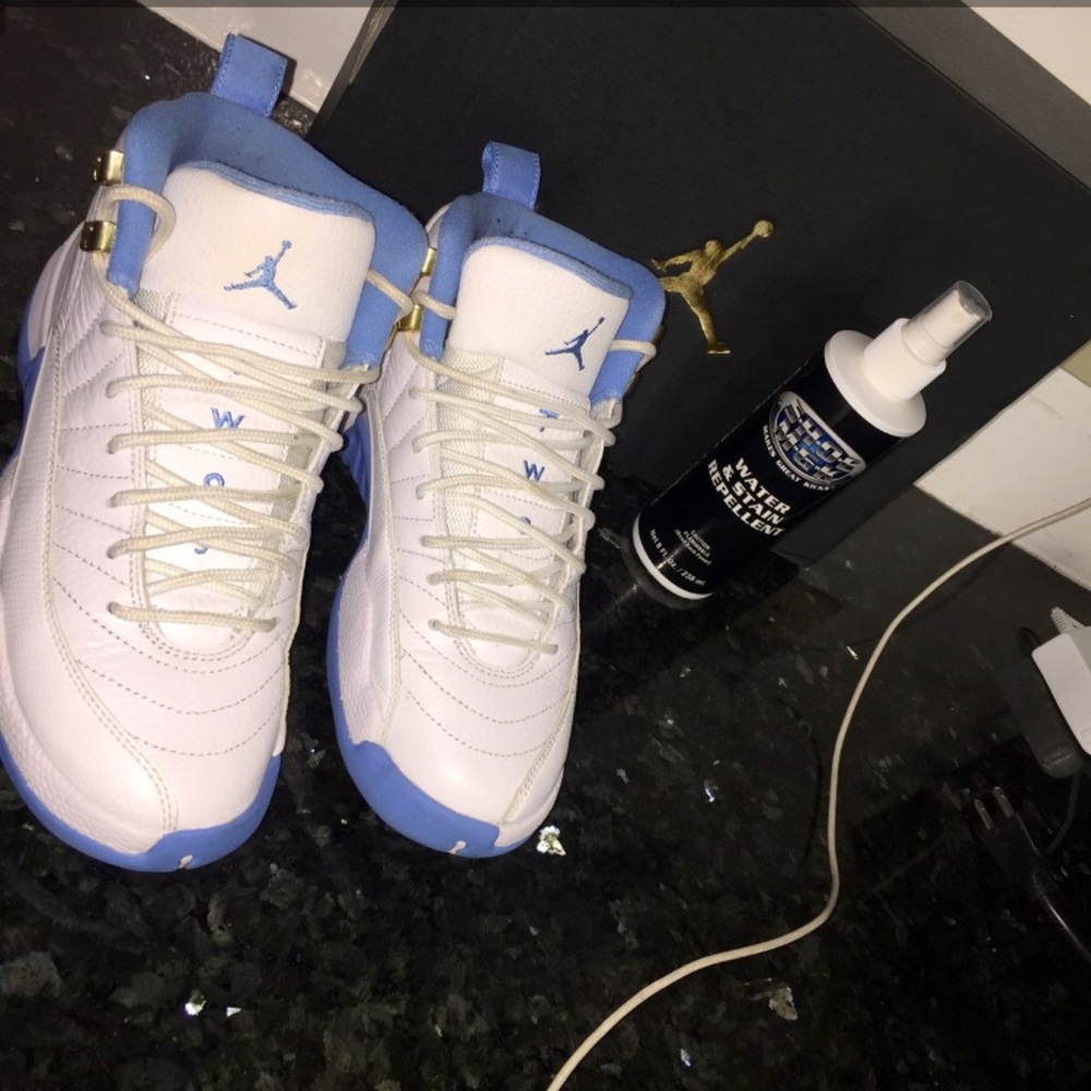 JORDAN 12 RETRO UNIVERSITY BLUE (GS)